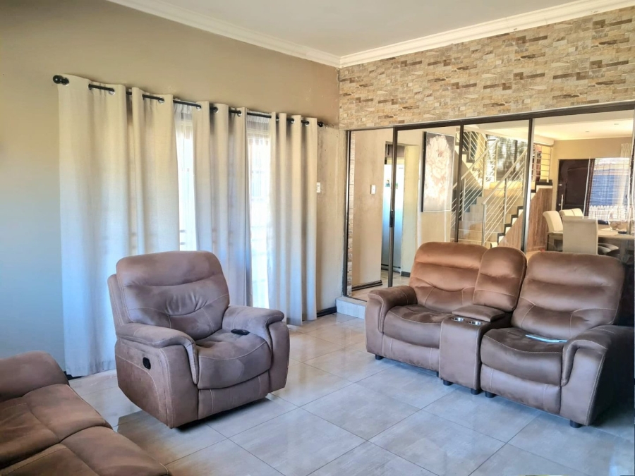 5 Bedroom Property for Sale in Fauna Free State